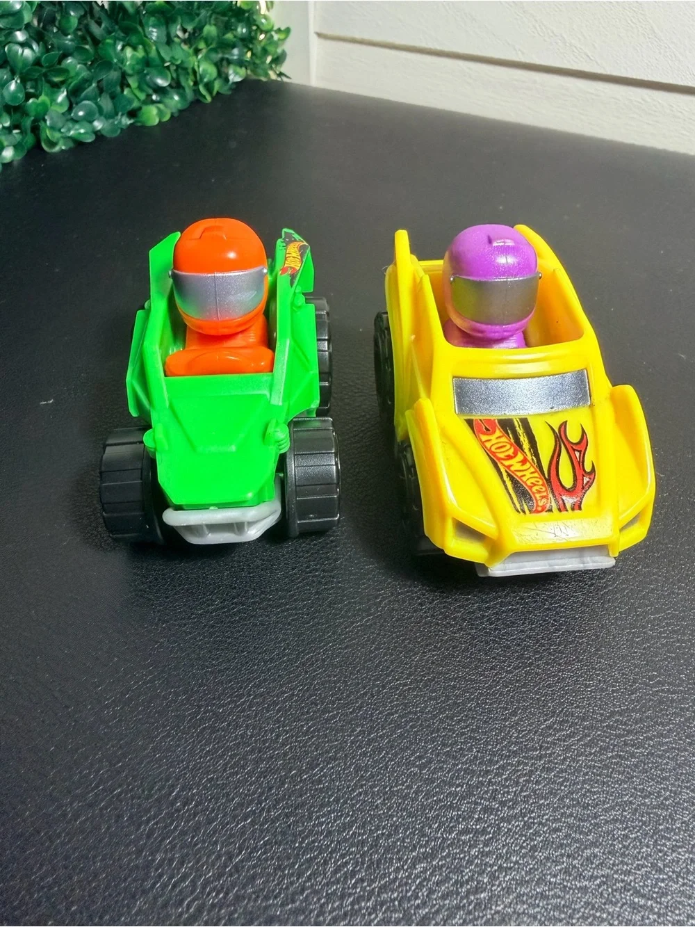 Fisher-Price Little People Hot Wheels Mini Racer Toy Cars with Drivers
